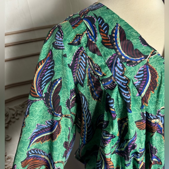 Democracy Green Printed V-Neck Blouson Blouse - Picture 3 of 9